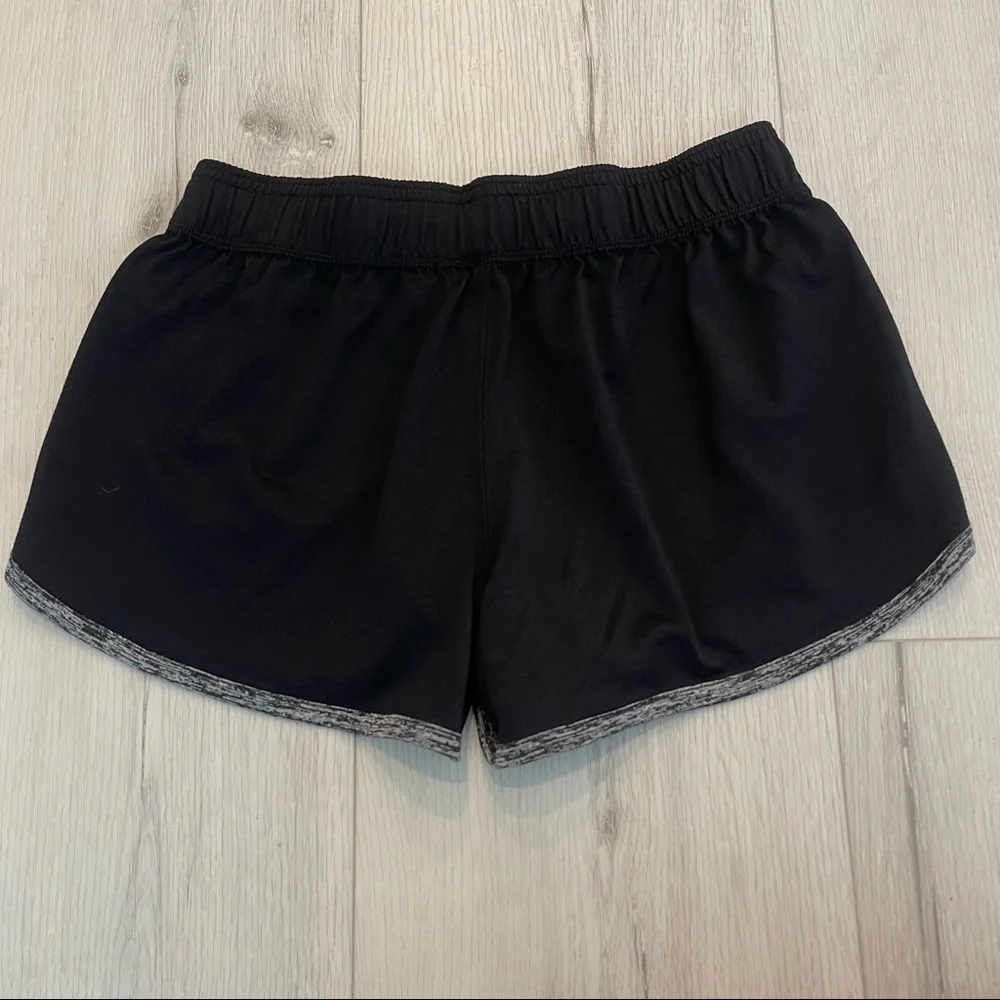 UNDER ARMOUR Short Black Athletic Running Shorts - Picture 4 of 6